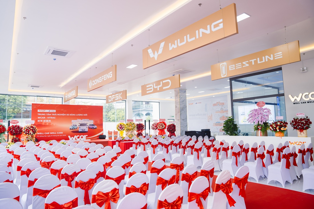 khu-vuc-khach-moi-du-le-khai-truong-showroom-wcar-vitrac