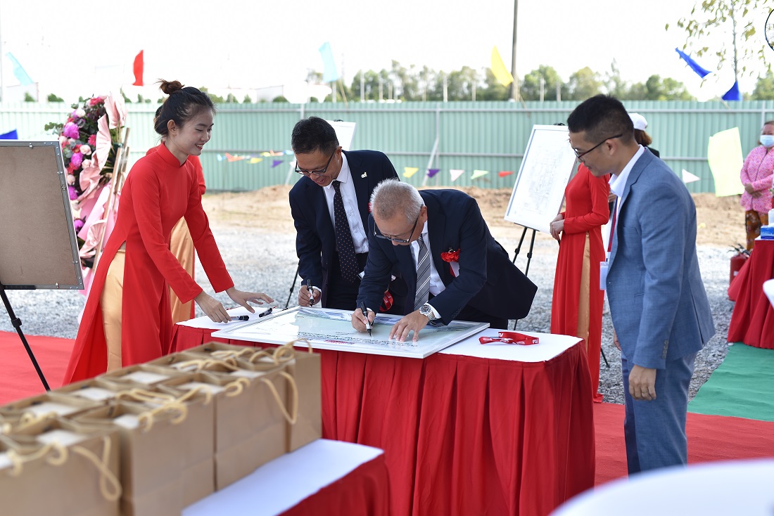 PG lễ tân đón khách sự kiện