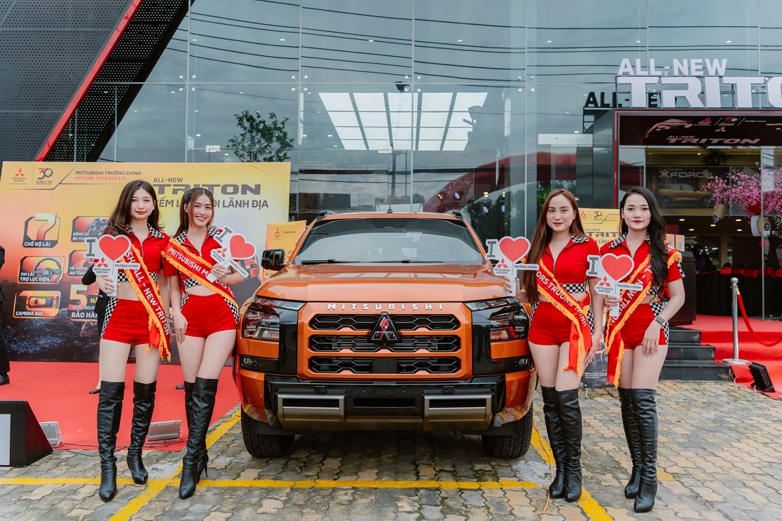 PG lễ tân đón khách sự kiện