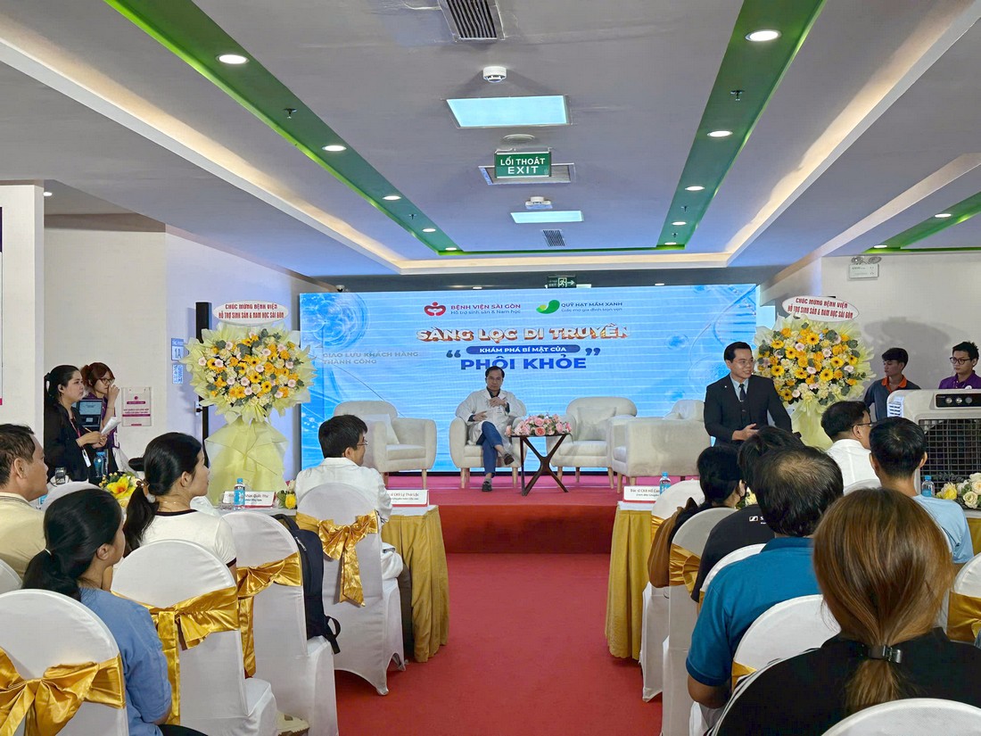 Toàn cảnh sân khấu và màn hình LED phục vụ tọa đàm y khoa về sàng lọc di truyền