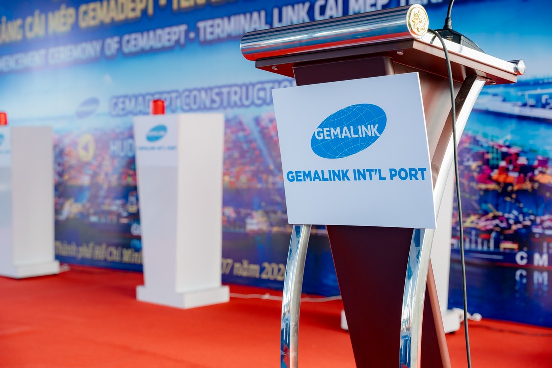Bục phát biểu Lễ khởi công Cảng Gemalink
