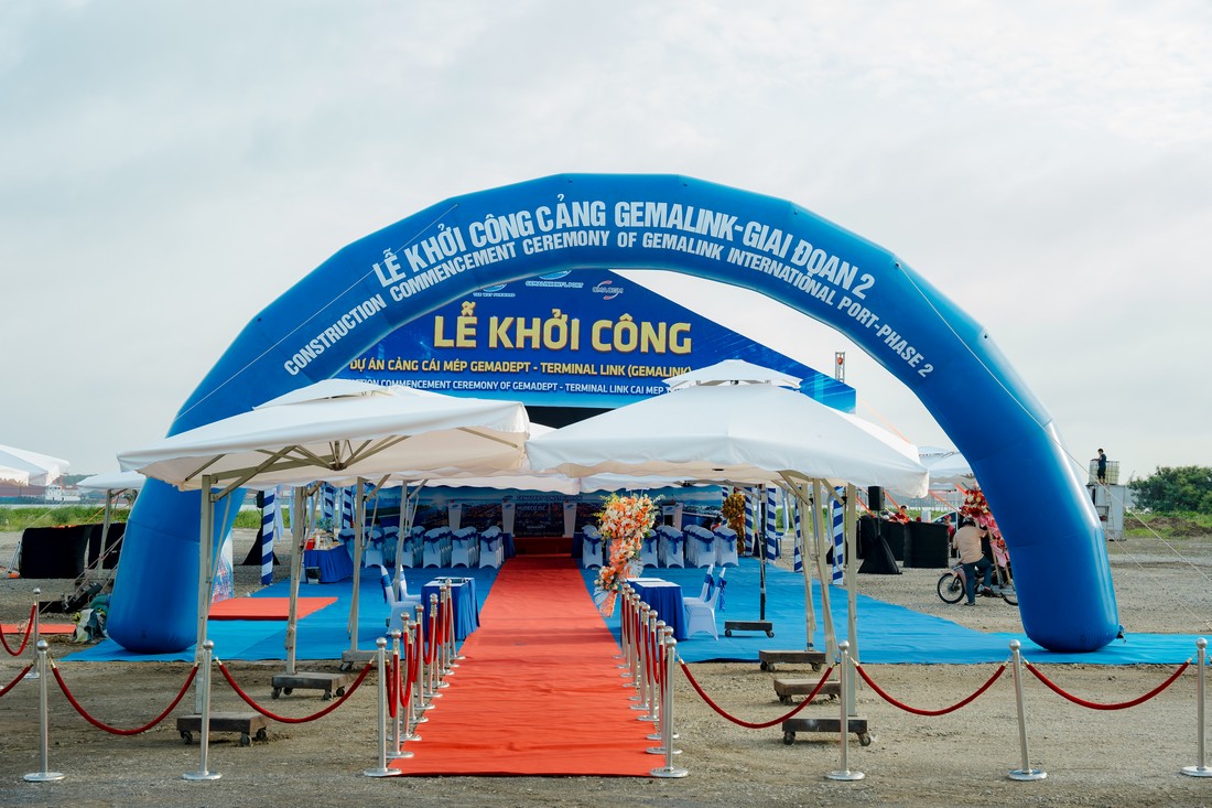 Cổng chào Lễ khởi công Cảng Gemalink