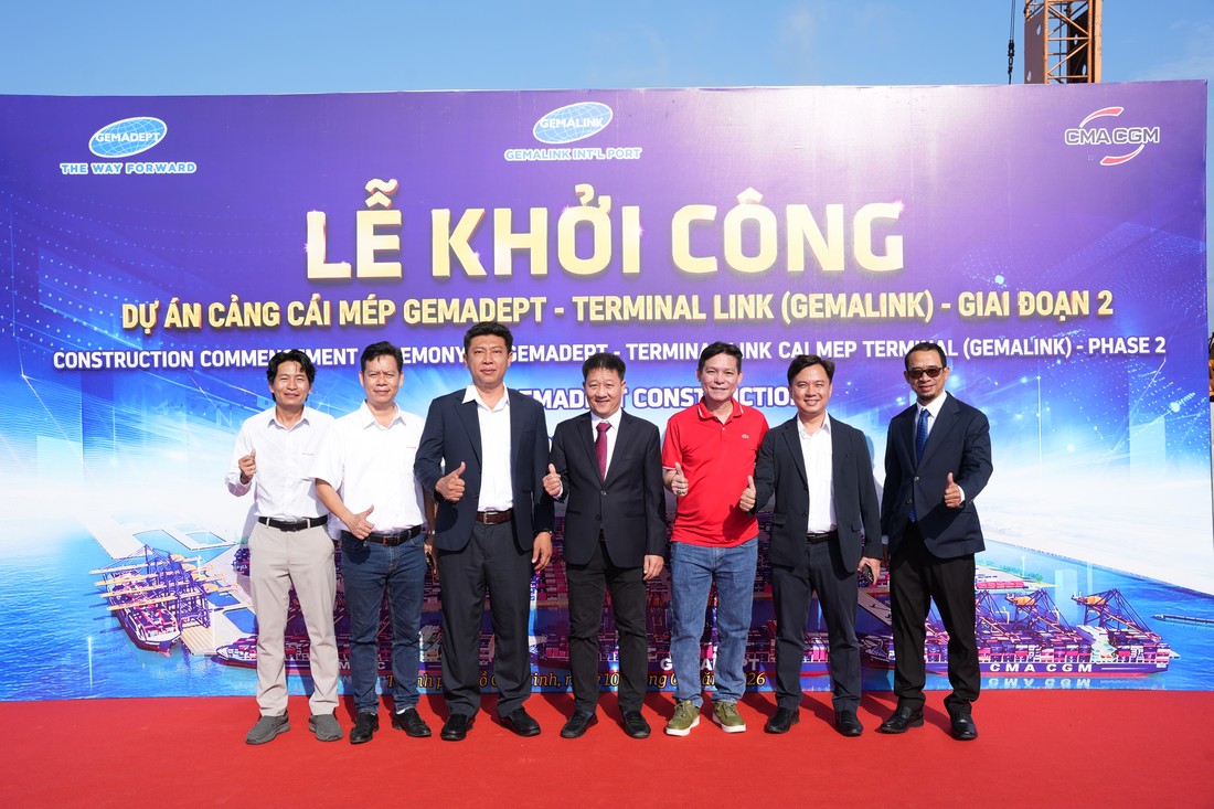 Lãnh đạo và đại biểu check-in tại Cảng Gemalink