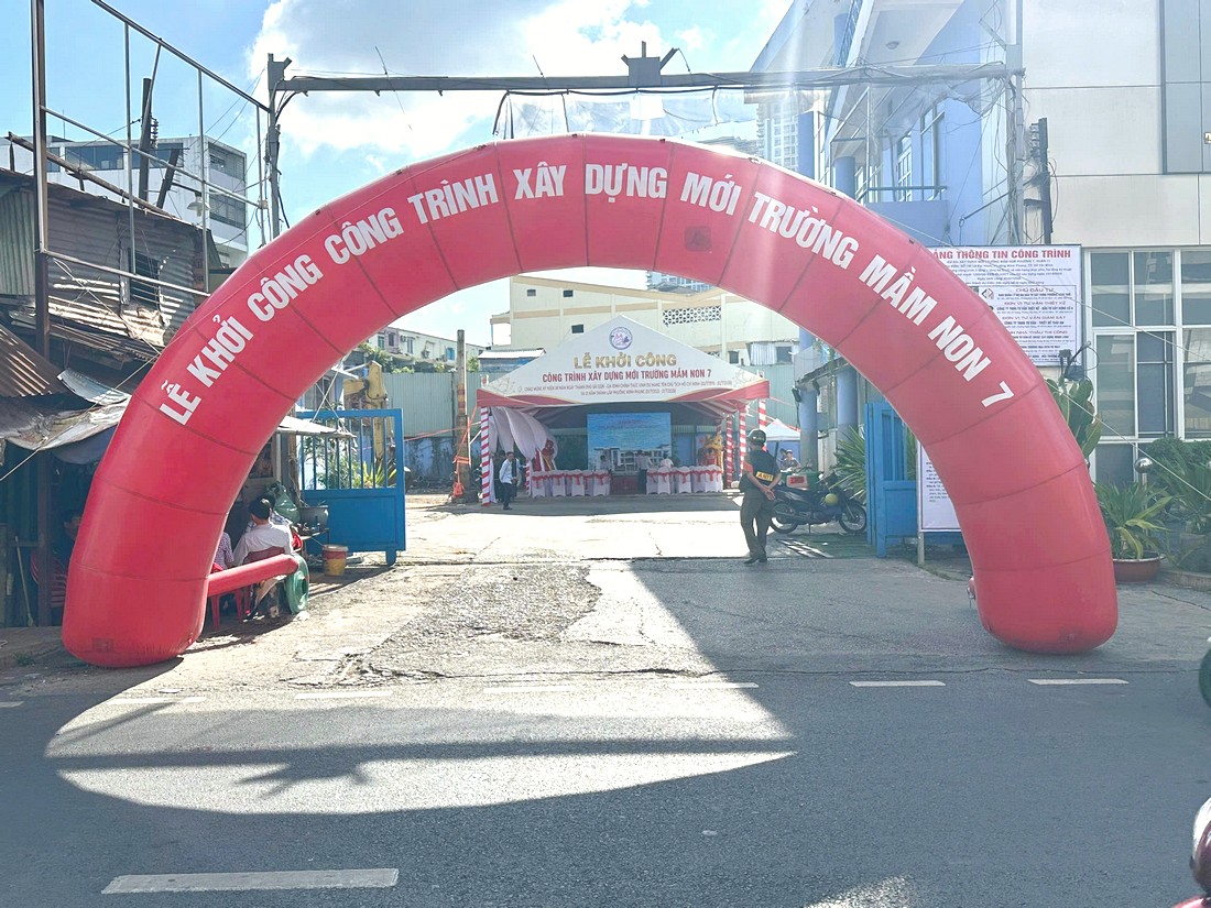 Cổng hơi lễ khởi công Trường Mầm Non 7 tại TP.HCM