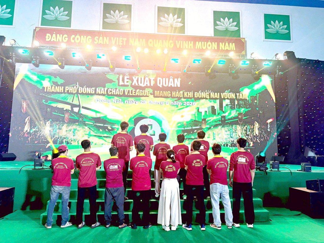 Đội ngũ Sài Gòn Light Event tại Lễ xuất quân Câu lạc bộ Trường Tươi Đồng Nai.