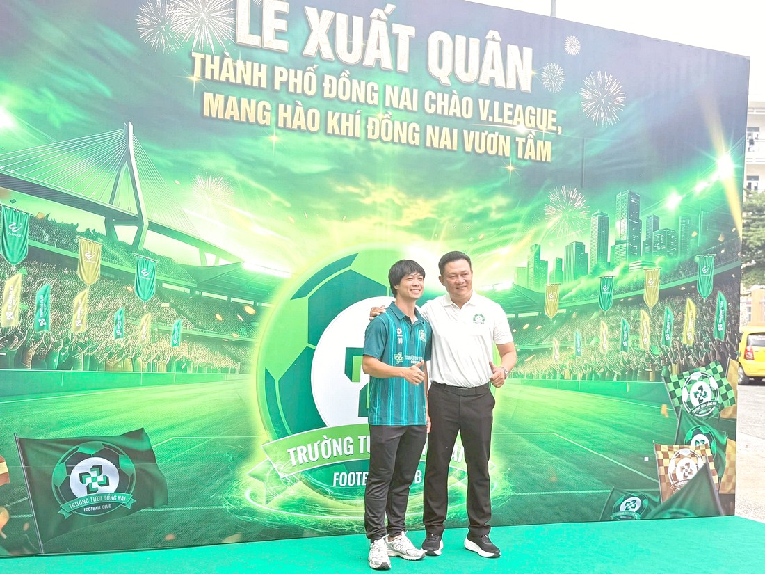 Backdrop check-in được thiết kế theo nhận diện của Lễ xuất quân Trường Tươi Đồng Nai.