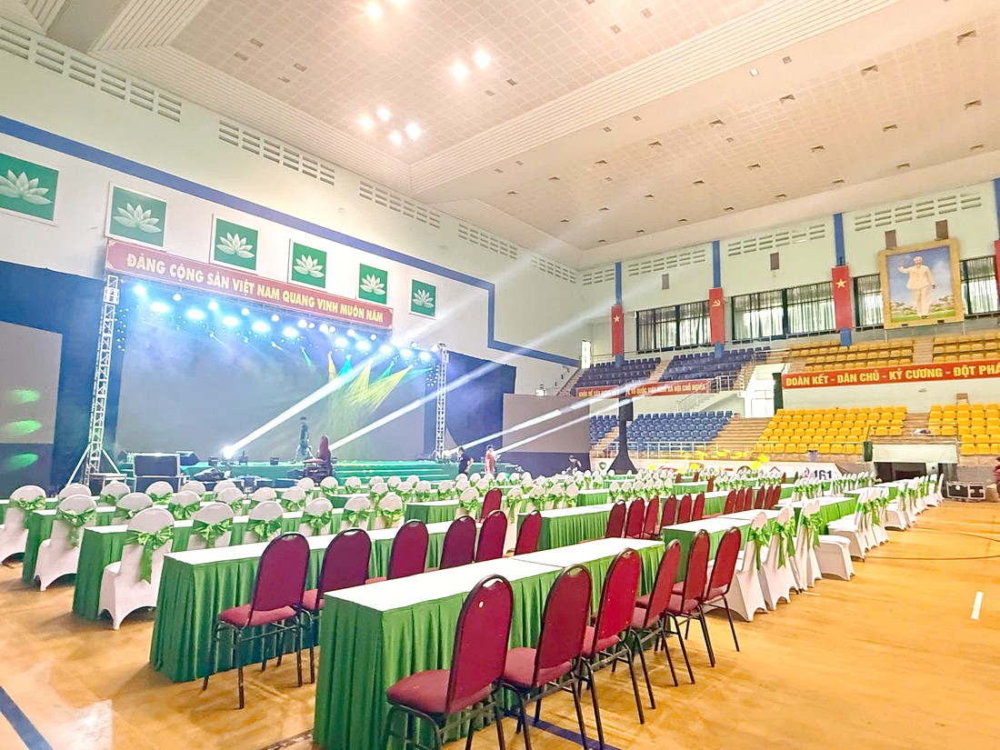 Khung truss và đèn sân khấu