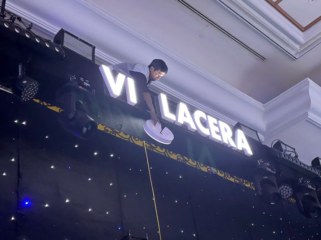 Logo LED Viglacera trên nền màn sao tại Hội nghị khách hàng VIGSA 2026