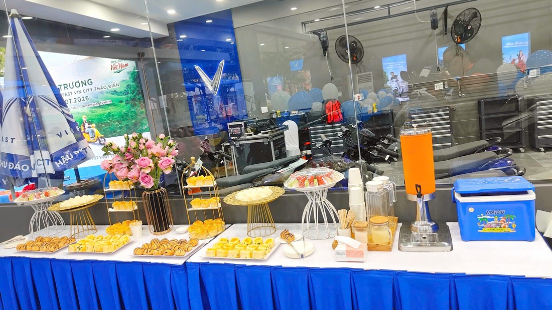 Bàn teabreak trong lễ khai trương VinFast Vin City