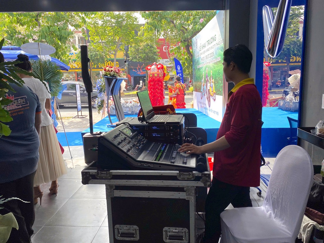 Thiết bị âm thanh phục vụ tổ chức lễ khai trương