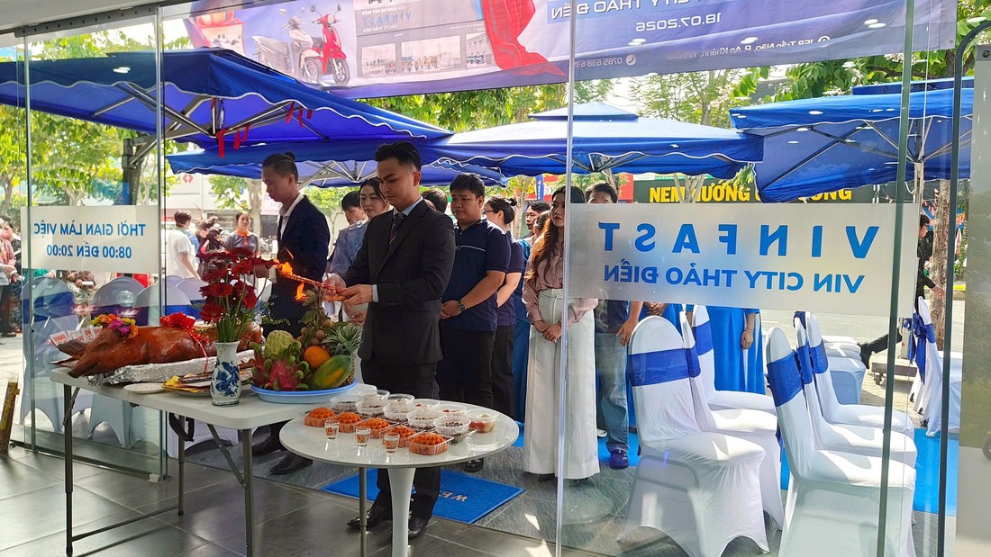 Nghi thức cắt băng khai trương VinFast Vin City Thảo Điền