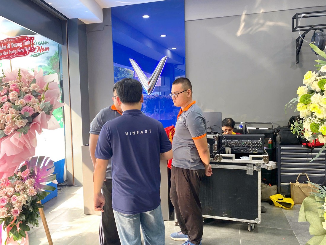 Nhân sự vận hành lễ khai trương VinFast Vin City