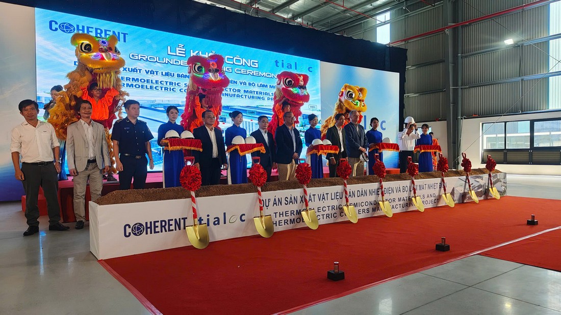 Nghi thức xúc cát là khoảnh khắc quan trọng nhất của buổi lễ