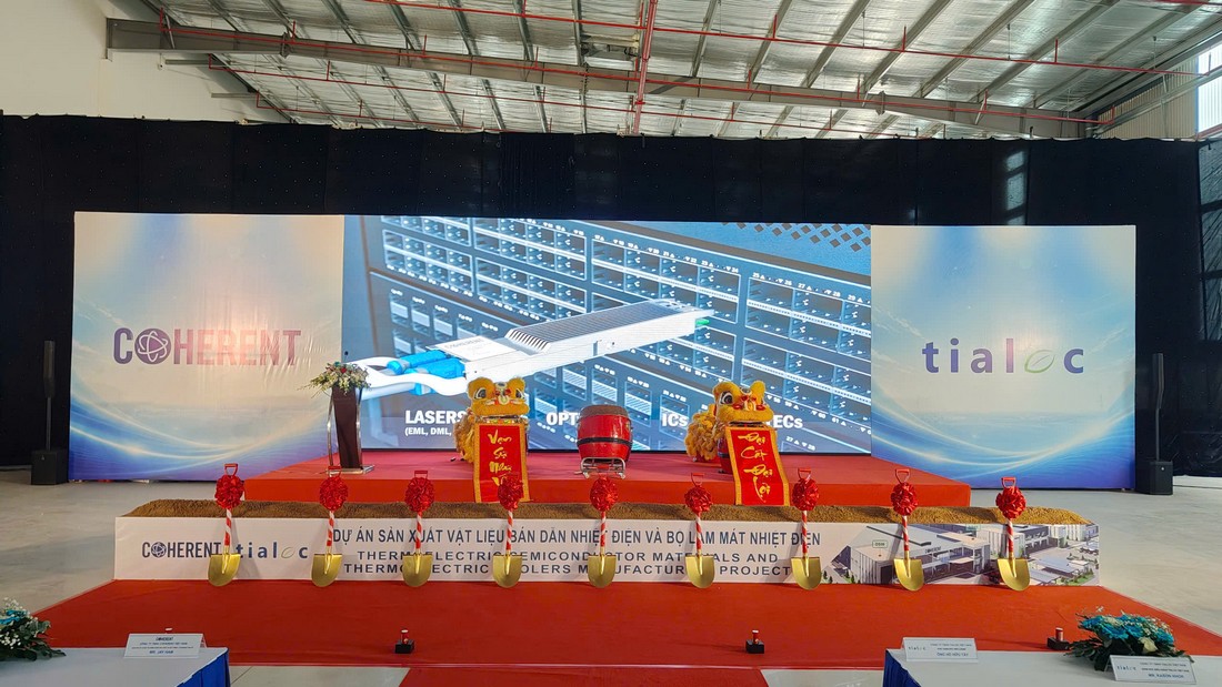 Hệ thống sân khấu LED được hoàn thiện trước khi chương trình bắt đầu