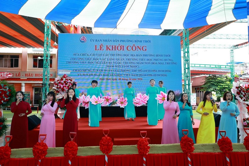 Sân khấu lễ khởi công tại Bình Thới