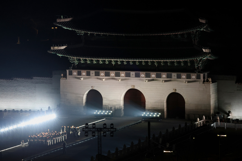 Sân khấu biểu diễn của nhóm nhạc BTS tại Quảng trường Gwanghwamun